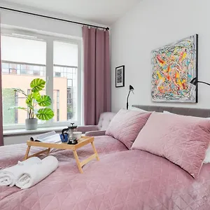 Charming Old Town By Renters Apartament